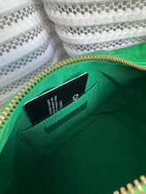 Lade das Bild in den Galerie-Viewer, CHANEL 19 HOBO BAG
