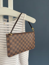 Lade das Bild in den Galerie-Viewer, LOUIS VUITTON CLUTCH
