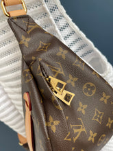 Lade das Bild in den Galerie-Viewer, LOUIS VUITTON BUMBAG
