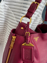 Lade das Bild in den Galerie-Viewer, PRADA VITELLO DAINO BAG
