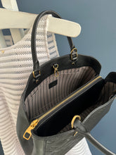 Lade das Bild in den Galerie-Viewer, LOUIS VUITTON MONTAIGNE
