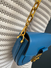 Lade das Bild in den Galerie-Viewer, MCM PATRICIA CROSSBODY
