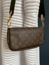 Lade das Bild in den Galerie-Viewer, LOUIS VUITTON POCHETTE
