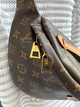 Lade das Bild in den Galerie-Viewer, LOUIS VUITTON BUMBAG
