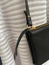 Lade das Bild in den Galerie-Viewer, PRADA CROSSBODY
