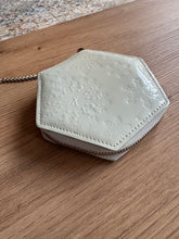 Lade das Bild in den Galerie-Viewer, LOUIS VUITTON SCHNEEFLOCKE
