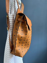 Lade das Bild in den Galerie-Viewer, MCM DIAMOND RUCKSACK
