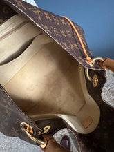 Lade das Bild in den Galerie-Viewer, LOUIS VUITTON ARTSY GM
