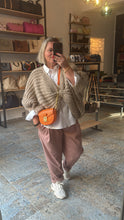 Lade das Bild in den Galerie-Viewer, MCM PATRICIA CROSSBODY
