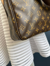Lade das Bild in den Galerie-Viewer, LOUIS VUITTON SAC BOSPHORE
