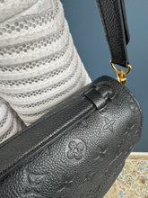 Lade das Bild in den Galerie-Viewer, LOUIS VUITTON MÉTIS EMPREINTE
