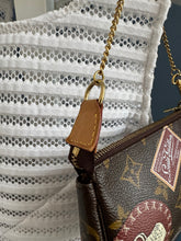 Lade das Bild in den Galerie-Viewer, LOUIS VUITTON MINI POCHETTE
