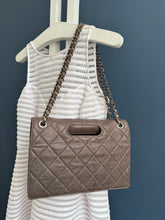 Lade das Bild in den Galerie-Viewer, CHANEL 2.55 DOUBLE FLAP

