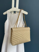 Lade das Bild in den Galerie-Viewer, YSL LOULOU MEDIUM
