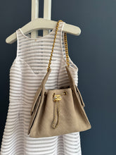 Lade das Bild in den Galerie-Viewer, CHANEL 25 SMALL WILDLEDER

