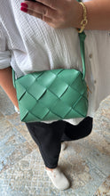 Lade das Bild in den Galerie-Viewer, BOTTEGA VENETA CASSETA CAMERA BAG
