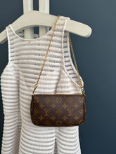 Lade das Bild in den Galerie-Viewer, LOUIS VUITTON MINI POCHETTE
