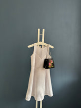 Lade das Bild in den Galerie-Viewer, YSL FLOWER BUCKET
