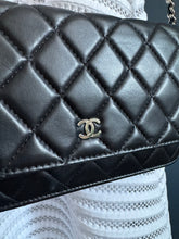 Lade das Bild in den Galerie-Viewer, CHANEL WOC
