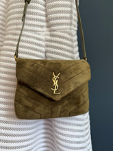 Lade das Bild in den Galerie-Viewer, YSL LOULOU TOY
