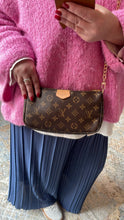 Lade das Bild in den Galerie-Viewer, LOUIS VUITTON POCHETTE
