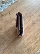 Lade das Bild in den Galerie-Viewer, LOUIS VUITTON ZOÉ GELDBÖRSE
