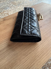 Lade das Bild in den Galerie-Viewer, DIOR VOYAGEUR GELDBÖRSE
