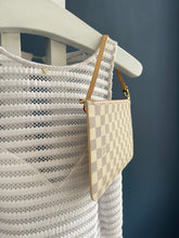 Lade das Bild in den Galerie-Viewer, LOUIS VUITTON CLUTCH
