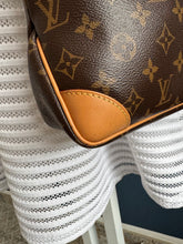 Lade das Bild in den Galerie-Viewer, LOUIS VUITTON ODEON PM
