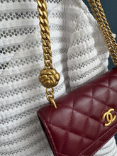 Lade das Bild in den Galerie-Viewer, CHANEL WOC
