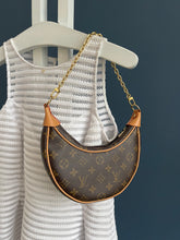 Lade das Bild in den Galerie-Viewer, LOUIS VUITTON LOOP PM
