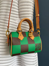 Lade das Bild in den Galerie-Viewer, LOUIS VUITTON SPEEDY 18 DAMIER POP
