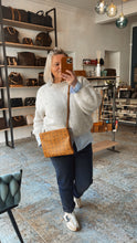 Lade das Bild in den Galerie-Viewer, MCM CLUTCH
