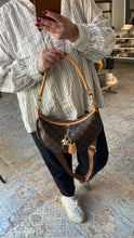 Lade das Bild in den Galerie-Viewer, LOUIS VUITTON LOOPING

