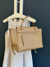 Lade das Bild in den Galerie-Viewer, CÉLINE BELT MEDIUM
