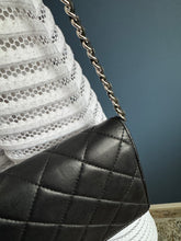 Lade das Bild in den Galerie-Viewer, CHANEL WOC
