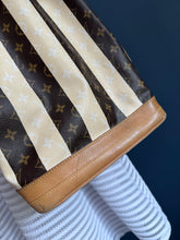 Lade das Bild in den Galerie-Viewer, LOUIS VUITTON NOÉ GRANDE RAYURES
