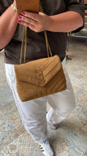 Lade das Bild in den Galerie-Viewer, YSL LOULOU WILDLEDER

