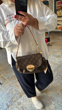 Lade das Bild in den Galerie-Viewer, LOUIS VUITTON SUNSET
