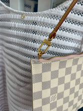 Lade das Bild in den Galerie-Viewer, LOUIS VUITTON CLUTCH
