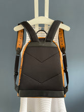 Lade das Bild in den Galerie-Viewer, MCM STARK MEGA LAUREL

