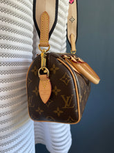 Lade das Bild in den Galerie-Viewer, LOUIS VUITTON SPEEDY 20 MIT SCHULTERRIEMEN
