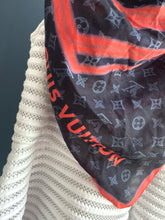 Lade das Bild in den Galerie-Viewer, LOUIS VUITTON UPSIDE-DOWN TUCH
