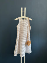 Lade das Bild in den Galerie-Viewer, CHANEL ROUND CLUTCH
