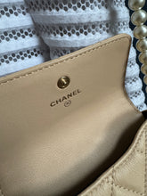 Lade das Bild in den Galerie-Viewer, CHANEL MINI BAG

