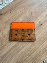 Lade das Bild in den Galerie-Viewer, MCM CRADHOLDER
