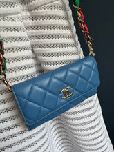 Lade das Bild in den Galerie-Viewer, CHANEL RIBBON LONG WOC
