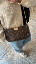 Lade das Bild in den Galerie-Viewer, LOUIS VUITTON POCHETTE
