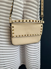 Lade das Bild in den Galerie-Viewer, VALENTINO GARAVANI ROCKSTUD MINI BAG
