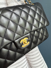 Lade das Bild in den Galerie-Viewer, CHANEL DOUBLE FLAP MEDIUM
